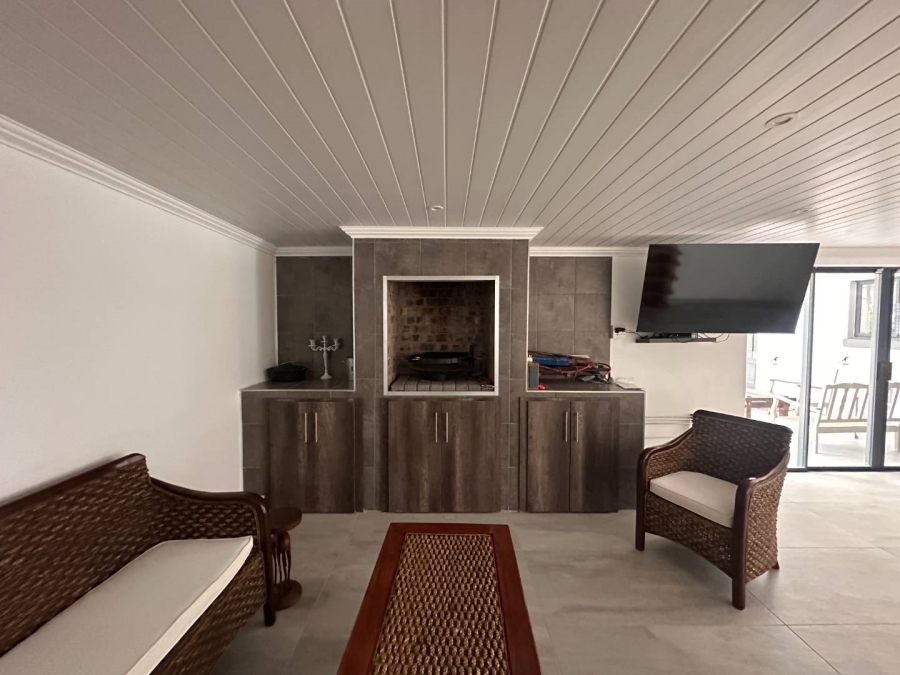 5 Bedroom Property for Sale in Fraaiuitsig Western Cape